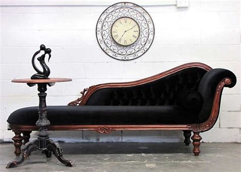 Elegant Victorian Style Chaise Lounge with Carved Detailing