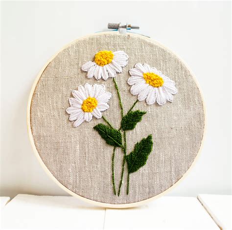 Daisy flores bordado a mano arte aro bordado margarita bordado arte pared - Etsy España | ผ้าปัก ...