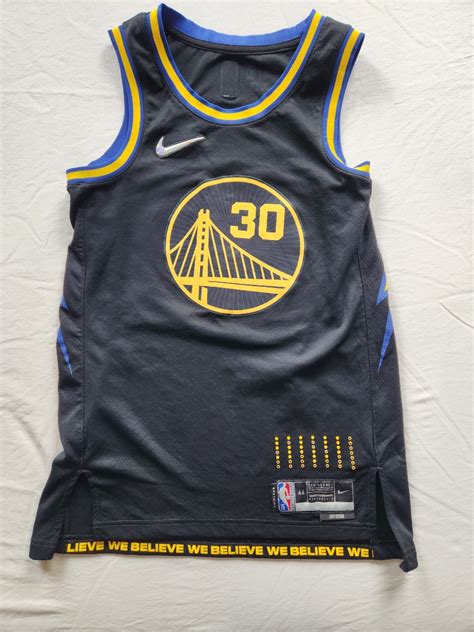 Stephen Curry, Men's Fashion, Activewear on Carousell