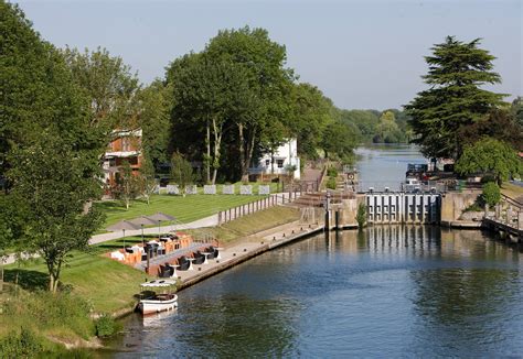 Riverside Pub Walks from The Runnymede on Thames | Warner Hotels