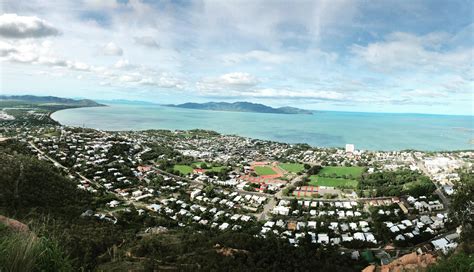 The view from Castle Hill in Townsville QLD : r/australia