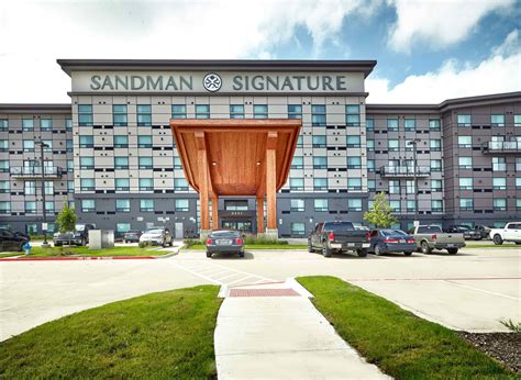 Venue Spotlight: Sandman Signature and Moxie's Grill & Bar | Plano Insider