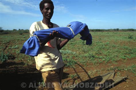 Alfred Yaghobzadeh Photography | The 1992 Somalia famine