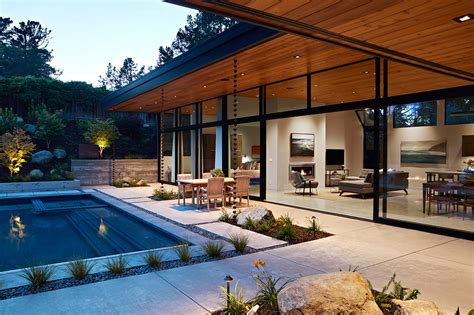 10 Modern Homes That Seamlessly Blend Indoor and Outdoors Spaces