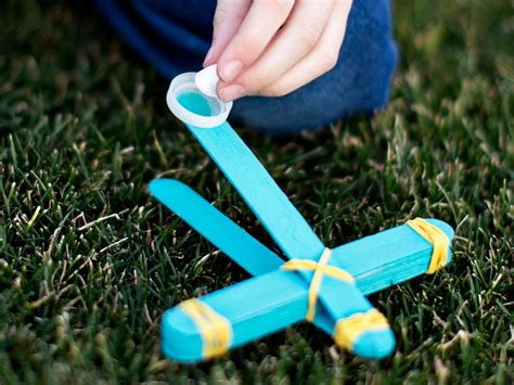 How to Make a Toy Marshmallow Catapult | how-tos | DIY