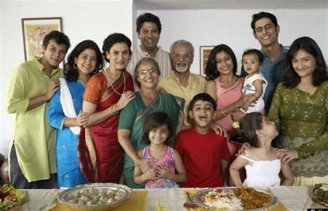 Joint Family In India - टूटते परिवार में बढ़ती दूरियां, क्यों न फिर से निर्भर हो जाएं | Patrika News