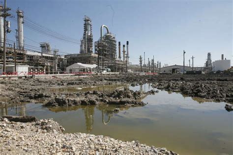 Big expansion points to role of Gulf refining