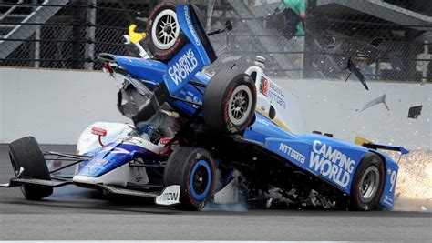 Scott Dixon walks away from violent, frightening crash in Indianapolis 500