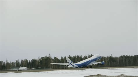 Freighter Boeing 747 taking off 28344396 Stock Video at Vecteezy