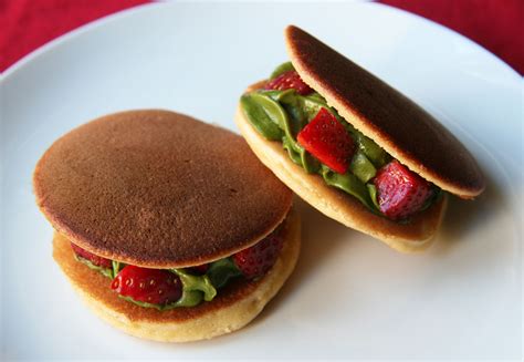 Dorayaki with Matcha cream & fresh strawberry