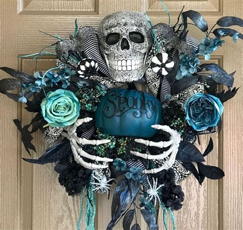 20+ Cool Halloween Wreath Ideas To Try Asap | Diy halloween wreath, Halloween door wreaths ...