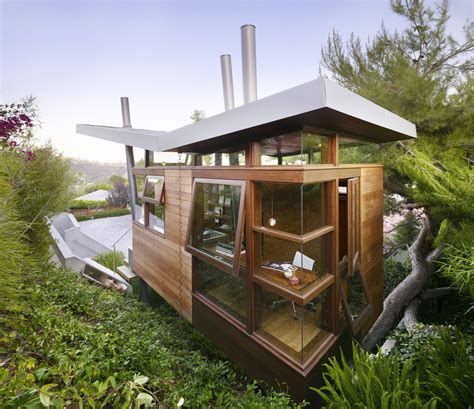 10 Modern Treehouses We'd Love to Have in Our Own Backyard - Design Milk