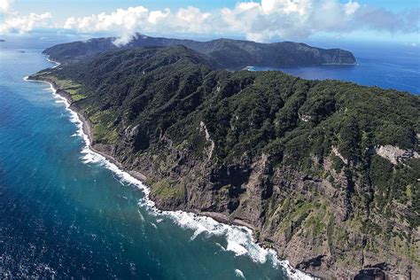 Students and teachers on science voyage to Kermadec Islands - Massey University