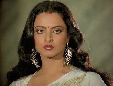 Portraits: Rekha in Silsila - Bollywood's sartorial peak