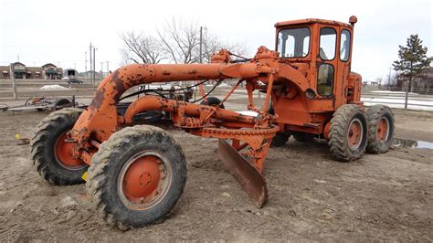 Allis-Chalmers road grader, 6-stick, 3 cyl. Detroit diesel, 12’ blade. A good ranch outfit!