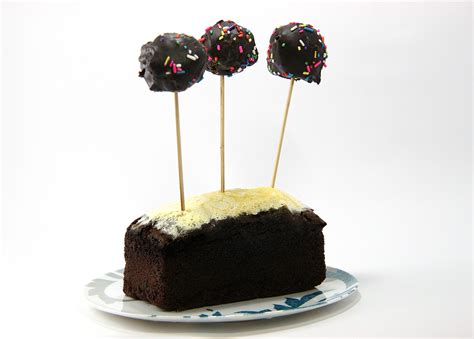 6 Ways to Make a Cake Pop Holder - wikiHow