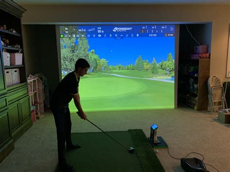 Country Club Elite® Retractable Simulator Screen · Real Feel Golf Mats