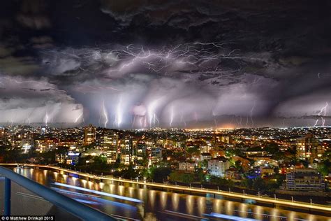 Brisbane is struck by thunderstorms as photographer captures scenes | Daily Mail Online