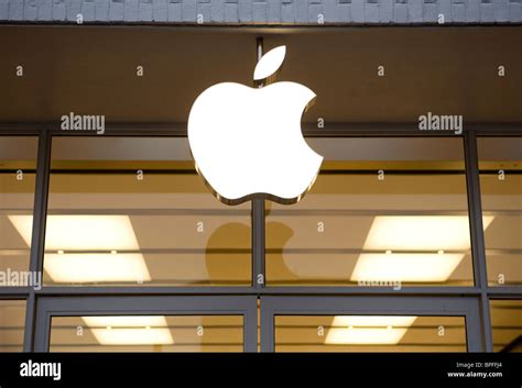 A Apple retail store in Washington, DC Stock Photo - Alamy