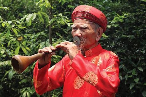 Vietnamese Traditional Musical Instruments - Indochina Tours