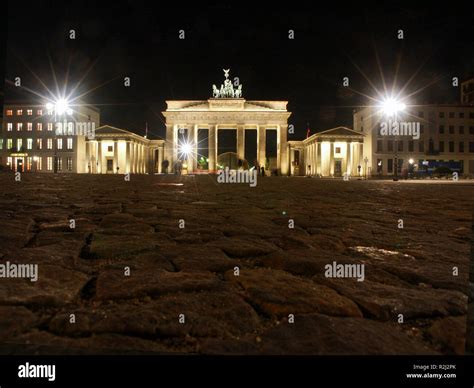 brandenburg gate at night Stock Photo - Alamy