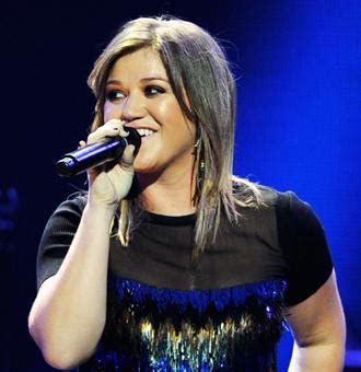 Kelly Clarkson Singing the National Anthem at the Super Bowl!