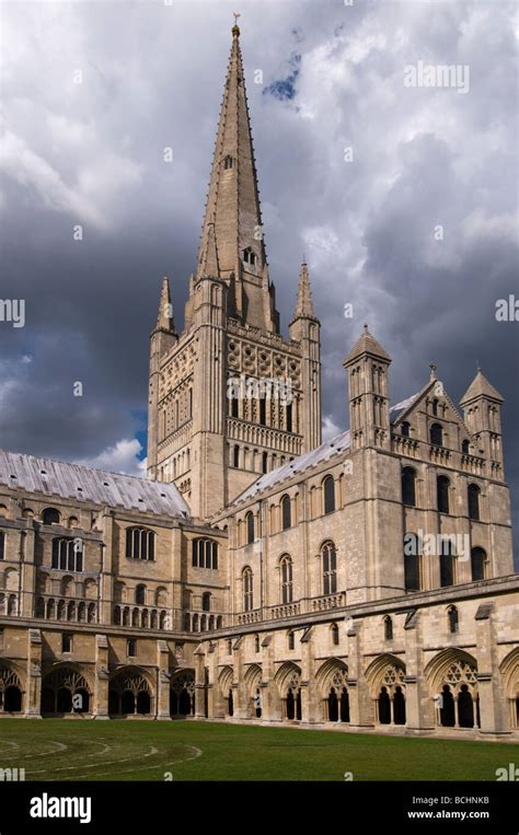 The beautiful Church of England cathedral Norwich Cathedral in Norfolk ...