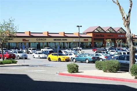 Plenty of choice - not all outlets, I suspect. - Review of Outlets at Barstow, Barstow, CA ...