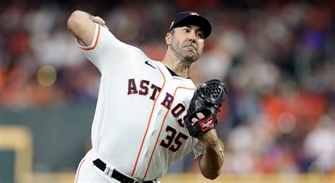 Astros' Justin Verlander makes obscene gesture to Phillies fans heading ...