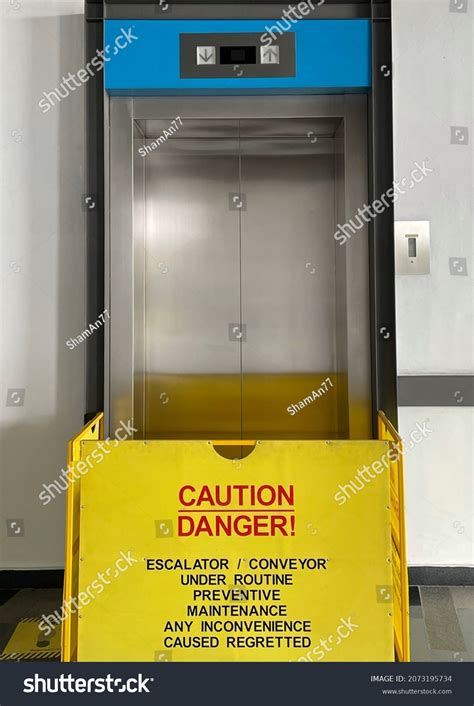 89 Escalator Caution Safety Signage Images, Stock Photos & Vectors | Shutterstock