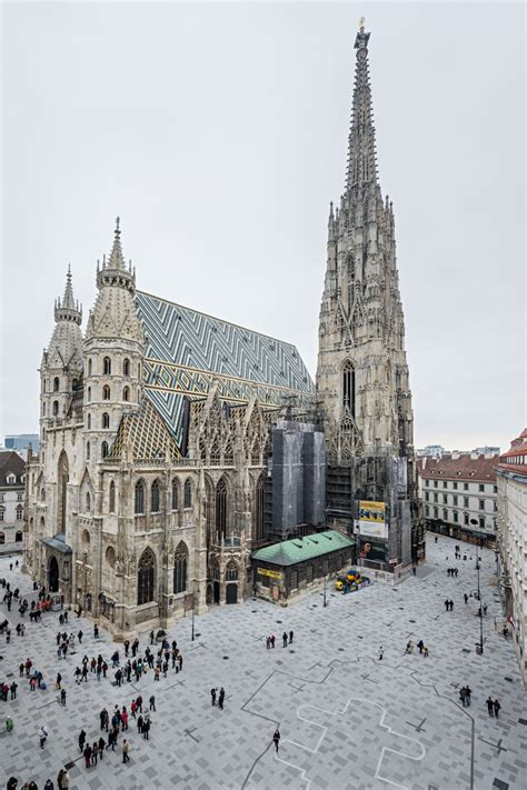 Stephansplatz in Vienna: Roman paving pattern - Topos Magazine