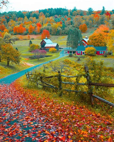 Sleepy Hollow Farm during fall, Pomfret, Windsor County, Vermont. : MostBeautiful