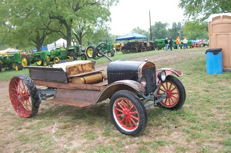 Doodlebug at a tractor show - Yesterday's Tractors