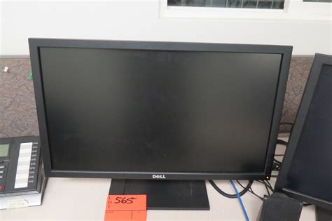 Qty 2 Dell LCD Computer Monitors - Oahu Auctions