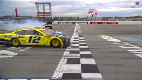 FINAL LAP: Ryan Blaney repeats at Talladega, wins by a nose amidst crash in final seconds | FOX ...