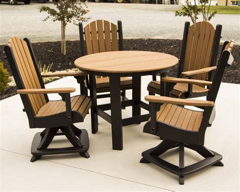 Outdoor Dining Tables