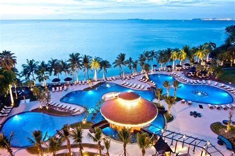 Royal Wing Pool-Royal Cliff hosts the BEST infinity pools in Pattaya ...