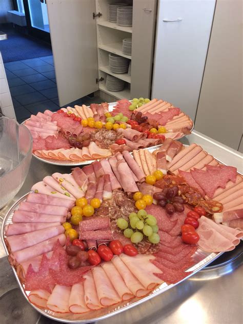 Party platter of cold cuts | Ideen für kaltes buffet, Fingerfood ...