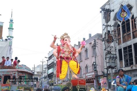 Ganesh Immersion At Hyderabad - Photo 17 of 77