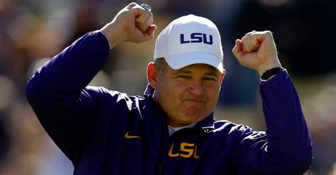 Les Miles explains why he almost left LSU in 2012 - FanBuzz