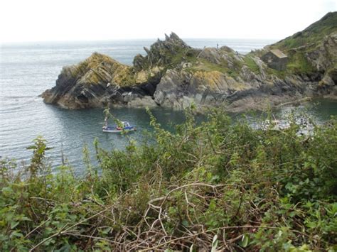 Polperro Beach - Photo "Boat Entering Polperro Harbour" :: British Beaches