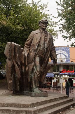 Statue of Lenin (Seattle) - Wikipedia