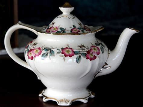 Sadler Vintage Teapot, 4 Cup Elegant Porcelain Tea Pot 15818 | Tea pots, Tea pots vintage ...