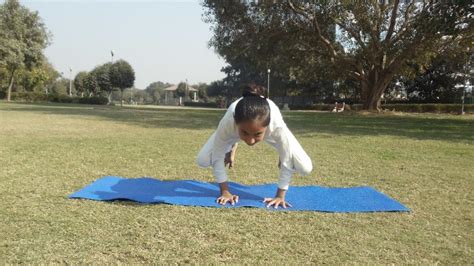 वकासन योग विधि, लाभ और सावधानी। Bakasana Yoga Steps, Benefits and ...