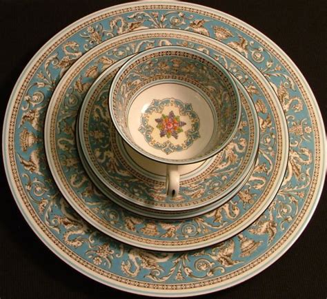 Wedgwood Fine Bone China 6 Pc. Place Setting, Florentine Pattern c.1931