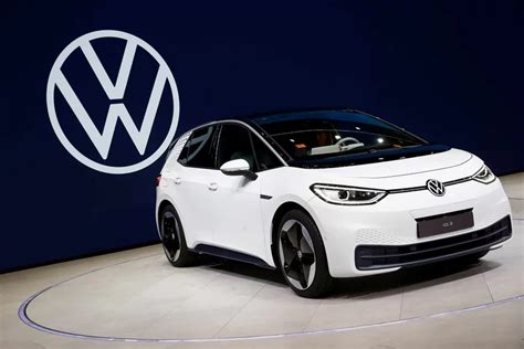 Volkswagen to sell only electric cars in Europe by mid 2033-35 - TechStory