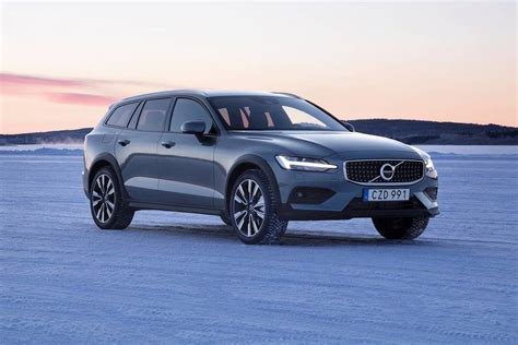 2025 Volvo V60 Cross Country