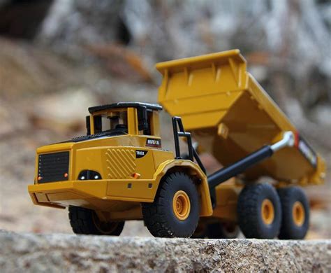 Huina 1712 1:50 Scale Diecast Articulated Dump Truck Model - Xtreem RC