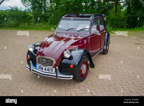 1980 Citroen 2CV Charleston classic French car Stock Photo - Alamy