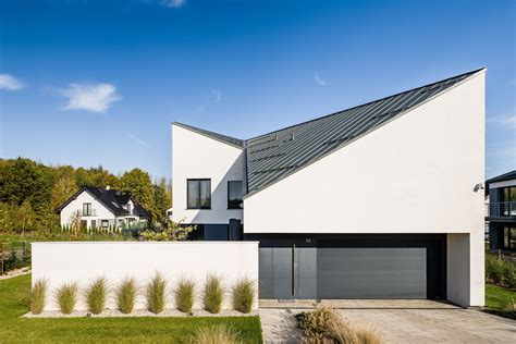 Asymmetrical House | INOSTUDIO architekci | Archello